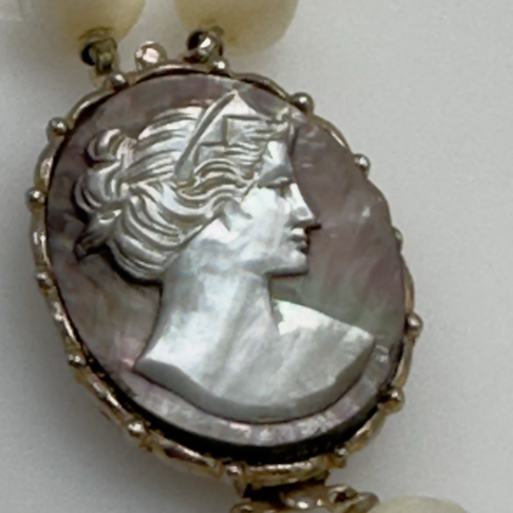 Vintage Mother of Pearl Cameo Clasp MOP Beaded Necklace Double Strand 10 mm - Picture 3 of 15